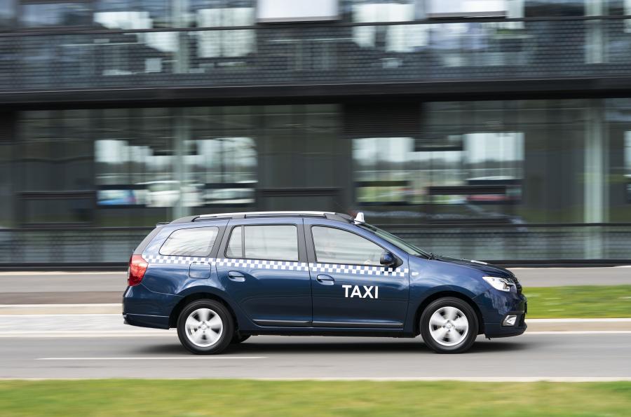  Dacia Logan MCV Taxi 2019 года  (UK) (фото 2 из 8)